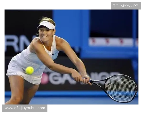 勇敢女生飞身救球瞬间展现运动之美与青春力量